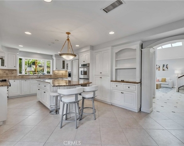 20 Coldbrook - Photo Thumbnail 6