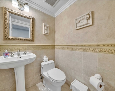 20 Coldbrook - Photo Thumbnail 26