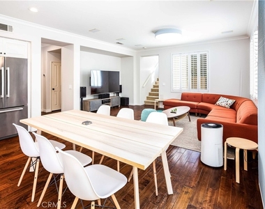 107 Waterman - Photo Thumbnail 1