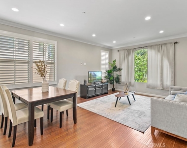 101 Thornhurst - Photo Thumbnail 6