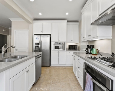 101 Thornhurst - Photo Thumbnail 9