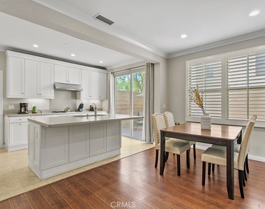 101 Thornhurst - Photo Thumbnail 7