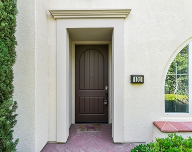 101 Thornhurst - Photo Thumbnail 2