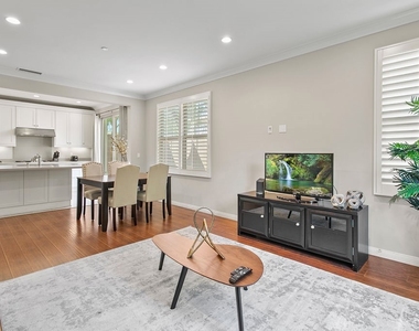 101 Thornhurst - Photo Thumbnail 4