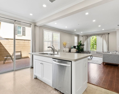 101 Thornhurst - Photo Thumbnail 8
