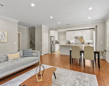 101 Thornhurst - Photo Thumbnail 5