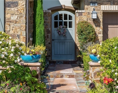 4731 Oceanridge Drive - Photo Thumbnail 25