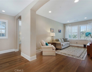 4731 Oceanridge Drive - Photo Thumbnail 6