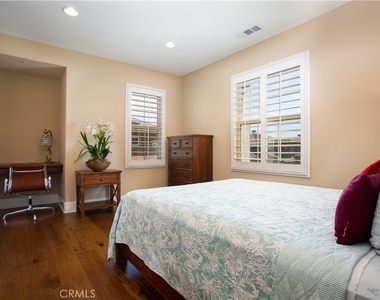 4731 Oceanridge Drive - Photo Thumbnail 15