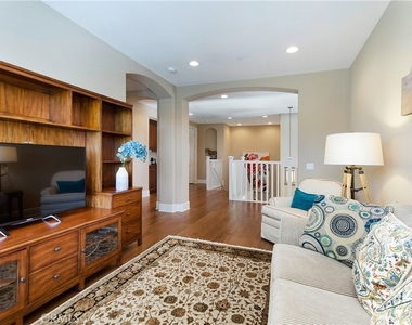 4731 Oceanridge Drive - Photo Thumbnail 5