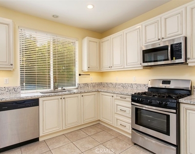 52 Willowhurst - Photo Thumbnail 3