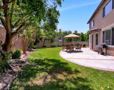 52 Willowhurst - Photo Thumbnail 1