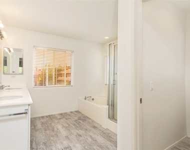 52 Willowhurst - Photo Thumbnail 8