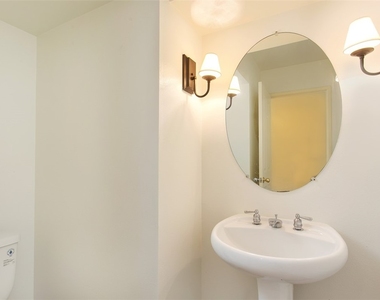 52 Willowhurst - Photo Thumbnail 6