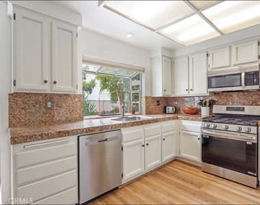 18 Parkwood - Photo Thumbnail 9