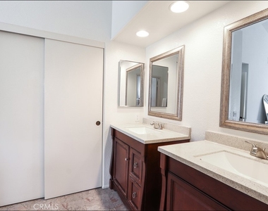 18 Parkwood - Photo Thumbnail 12