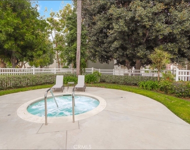 18 Parkwood - Photo Thumbnail 32