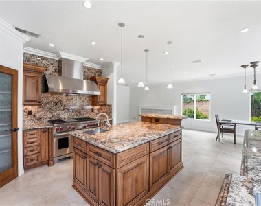 23302 Vista Carillo - Photo Thumbnail 12