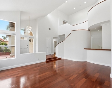 23302 Vista Carillo - Photo Thumbnail 9