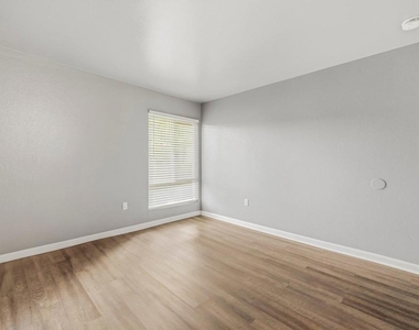 2536 White Oak Place - Photo Thumbnail 22