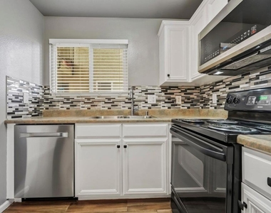 2536 White Oak Place - Photo Thumbnail 14