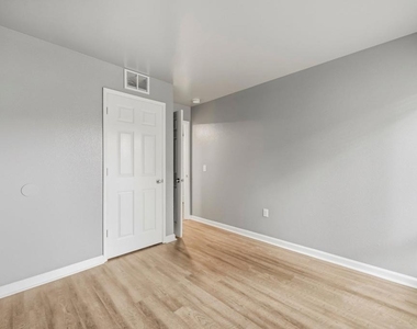 2536 White Oak Place - Photo Thumbnail 18
