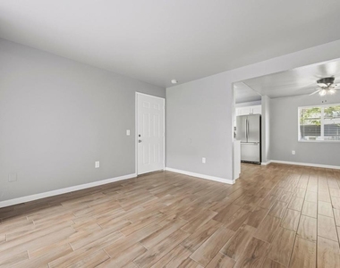 2536 White Oak Place - Photo Thumbnail 9