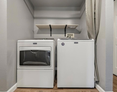 2536 White Oak Place - Photo Thumbnail 16