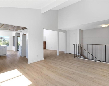 31318 Club Vista Ln - Photo Thumbnail 4