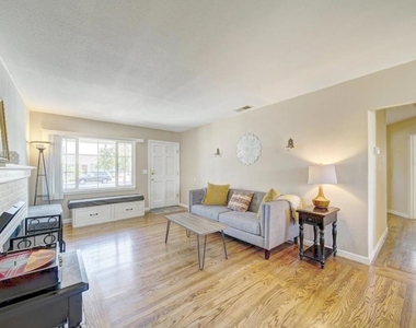 1024 Locust Street - Photo Thumbnail 3