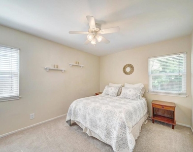 1024 Locust Street - Photo Thumbnail 7