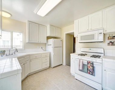 1024 Locust Street - Photo Thumbnail 11