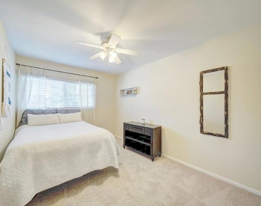 1024 Locust Street - Photo Thumbnail 8