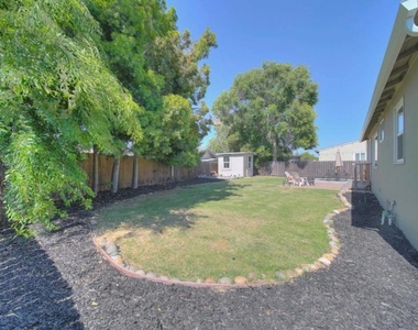 1024 Locust Street - Photo Thumbnail 14