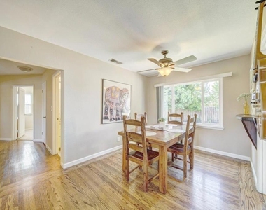 1024 Locust Street - Photo Thumbnail 4