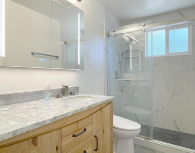 1024 Locust Street - Photo Thumbnail 6