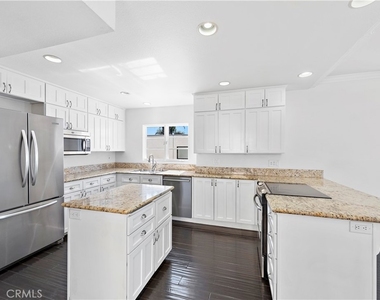 882 Acapulco Street - Photo Thumbnail 10