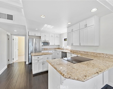 882 Acapulco Street - Photo Thumbnail 8