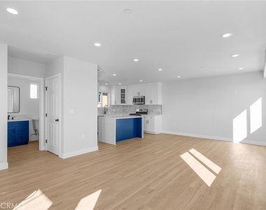 3223 Lanfranco Street - Photo Thumbnail 10