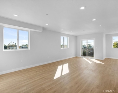3223 Lanfranco Street - Photo Thumbnail 11