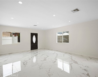 532 W Harvard St - Photo Thumbnail 4