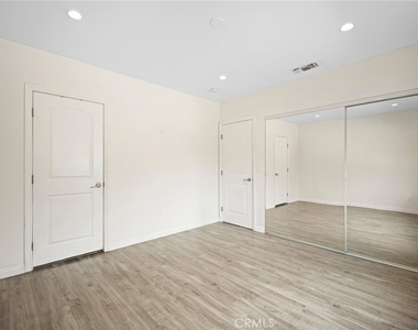 532 W Harvard St - Photo Thumbnail 11