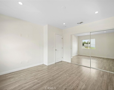 532 W Harvard St - Photo Thumbnail 15