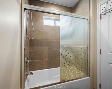 532 W Harvard St - Photo Thumbnail 17