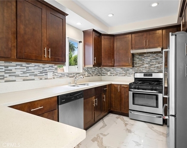 532 W Harvard St - Photo Thumbnail 7