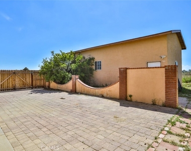 7033 W Avenue A2 - Photo Thumbnail 38