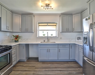 7033 W Avenue A2 - Photo Thumbnail 13