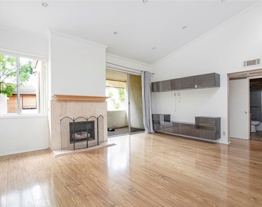 5325 Newcastle Ave. - Photo Thumbnail 5