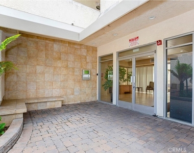 5325 Newcastle Ave. - Photo Thumbnail 1