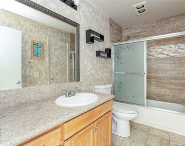 5325 Newcastle Ave. - Photo Thumbnail 11